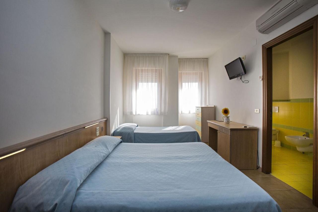 Hotel Esperia Альба-Адриатика Экстерьер фото