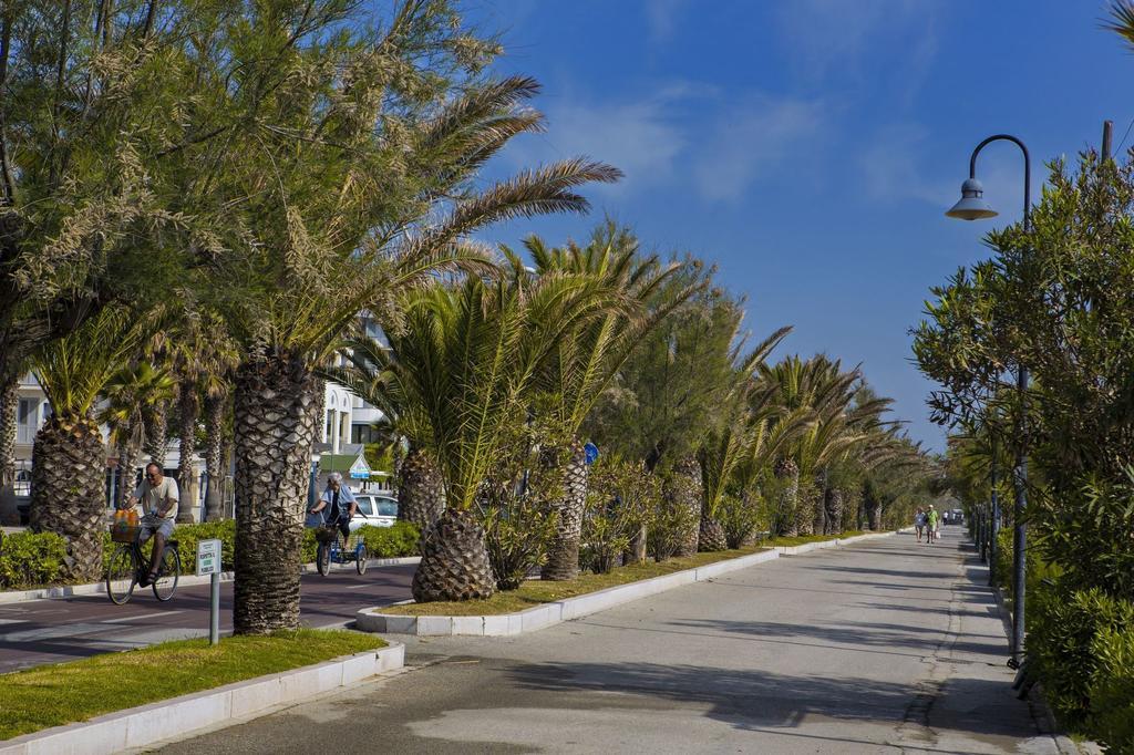 Hotel Esperia Альба-Адриатика Экстерьер фото