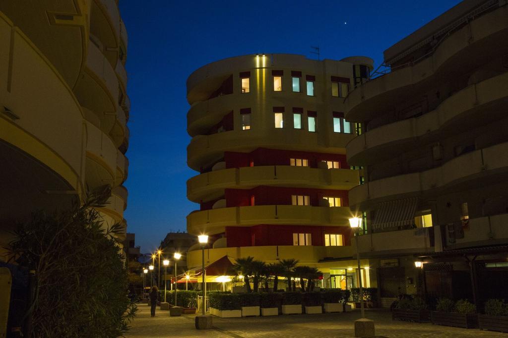 Hotel Esperia Альба-Адриатика Экстерьер фото