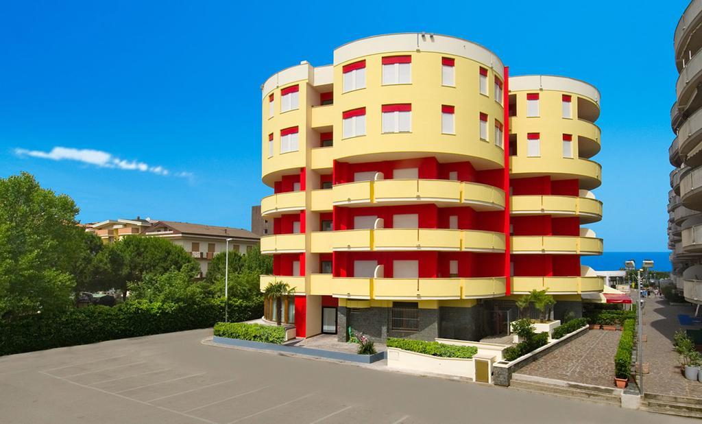 Hotel Esperia Альба-Адриатика Экстерьер фото