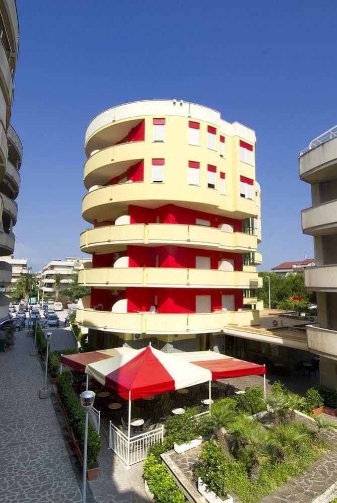 Hotel Esperia Альба-Адриатика Экстерьер фото
