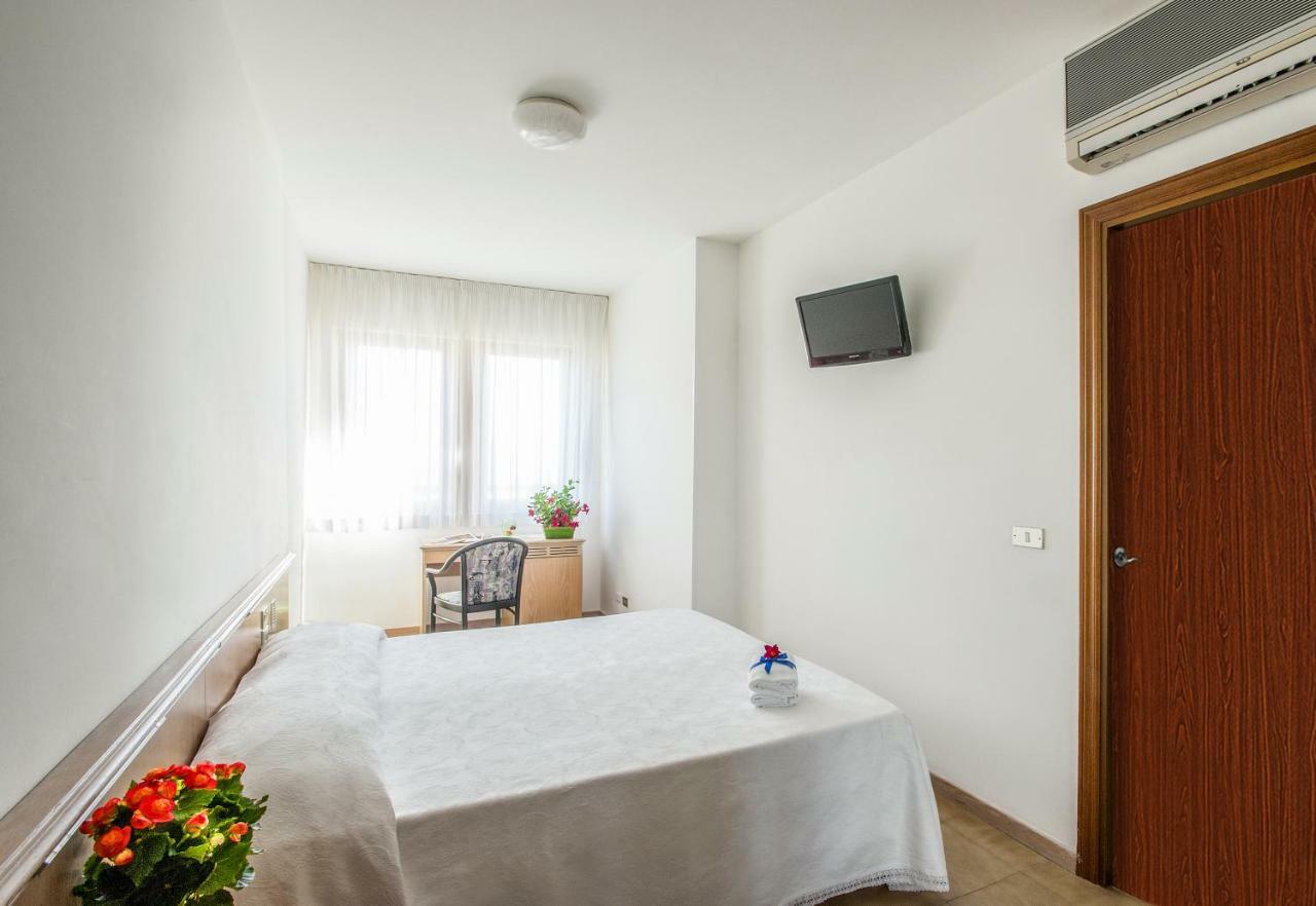 Hotel Esperia Альба-Адриатика Экстерьер фото