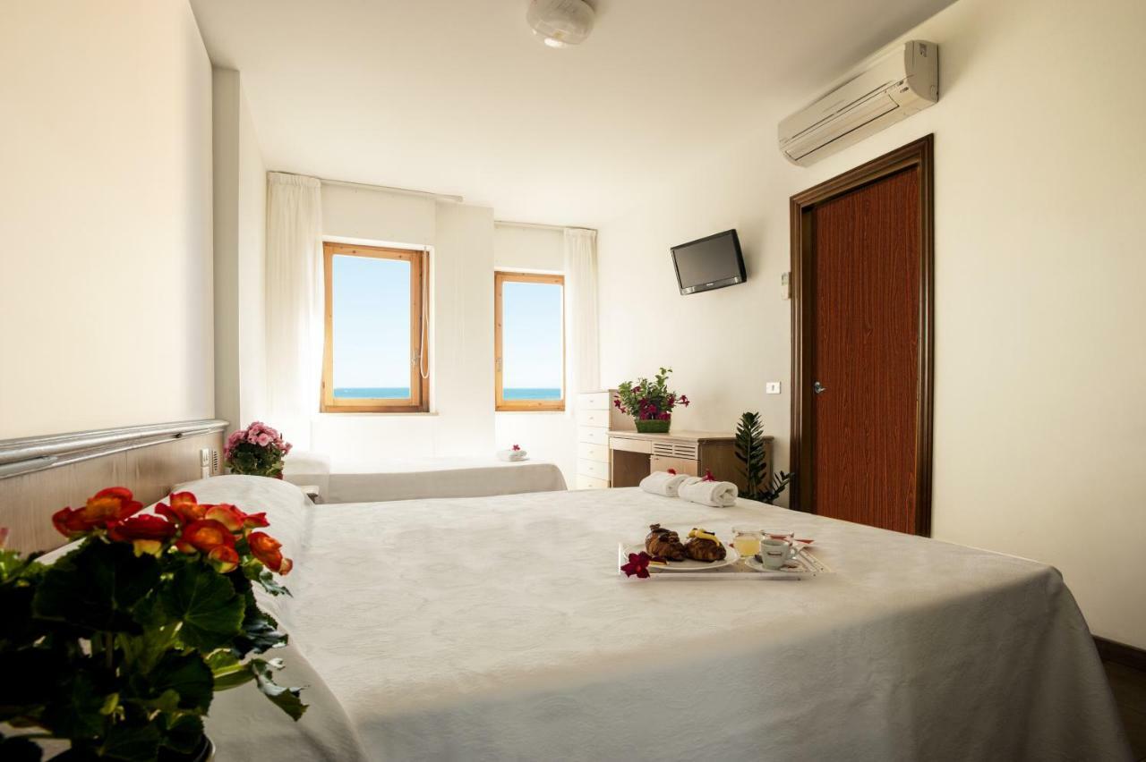 Hotel Esperia Альба-Адриатика Экстерьер фото